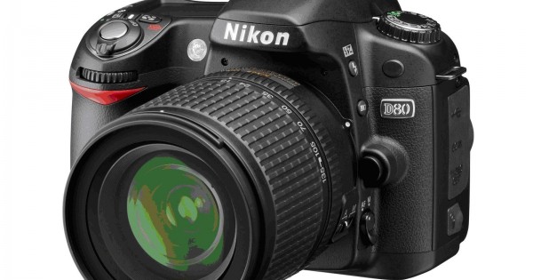 Nikon D80 10.2MP Digital SLR Camera Kit with 18-135mm AF-S DX Zoom-Nikkor  Lens